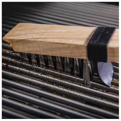Broil-King-Wooden-Cleaning-Brush-03