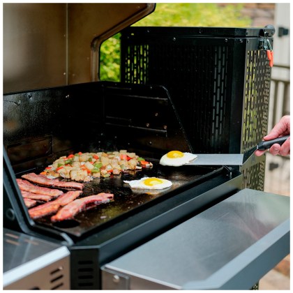Masterbuilt Gravity Series 800 Digital Charcoal Grill + Smoker