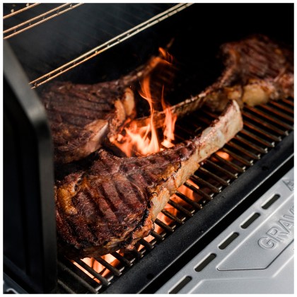 Masterbuilt Gravity Series XT Digital Charcoal Grill + Smoker