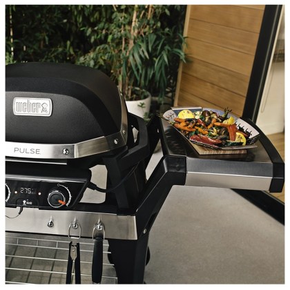 WEBER PULSE 2000 Black with Trolley